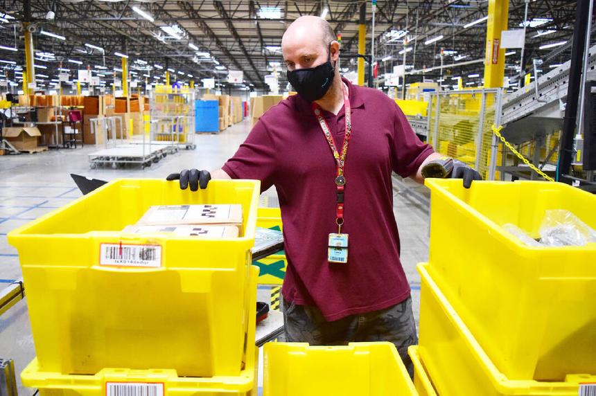 "Халява кончилась": Amazon прекратит оплачивать отпуска работникам с COVID-19