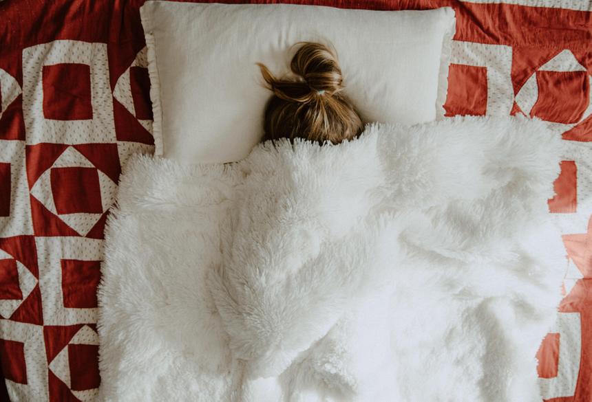 Даже в тёплую погоду: какие болезни грозят вам летом