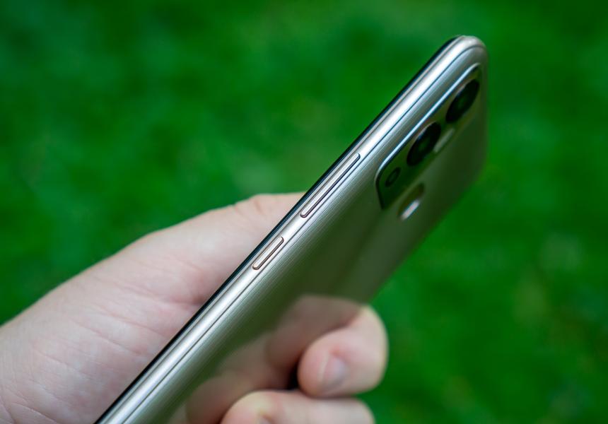 Если вы думали, что смартфонс с 6000 мАч слишком толстые, забудьте — это уже давно не так