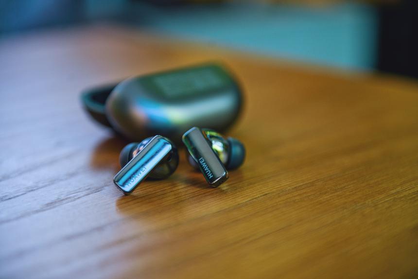 Huawei объединился с французами и создал TWS-наушники с крутым звуком. Проверяем