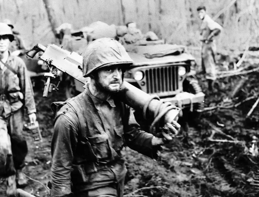 На Тихоокеанском фронте Второй мировой появился термин «боевое истощение», вызванное напряжёнными и продолжительными боями. Бойцы в определённый момент доходили до состояния полного безразличия к собственной жизни, спутанности сознания. Именно в это время впервые появились рекомендации ротировать солдат на напряжённых участках каждые 35 дней