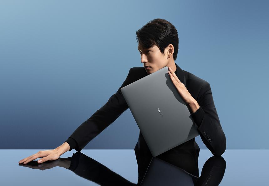 Xiaomi начала продажи своего новейшего сверхтонкого ноутбука с OLED-дисплеем