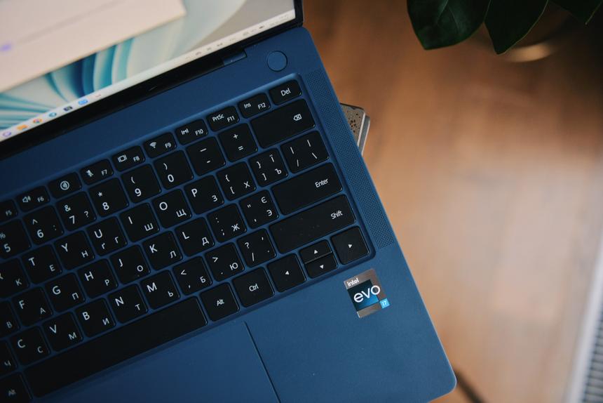 Поразительно крутой компактный Windows-ноутбук. Если уж покупать что-то вместо MacBook, то его 