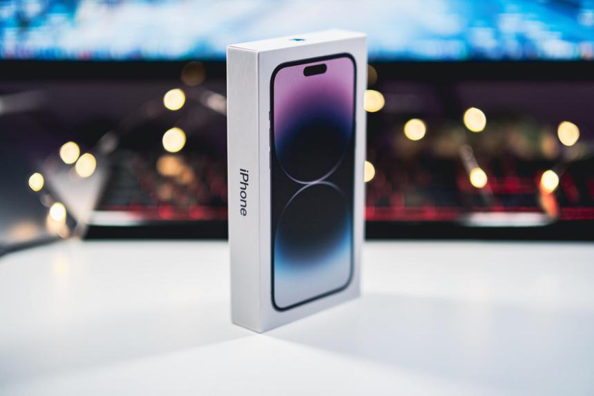 Умелец создал iPhone 14 Pro Max с физическим слотом под сим-карту вместо eSIM