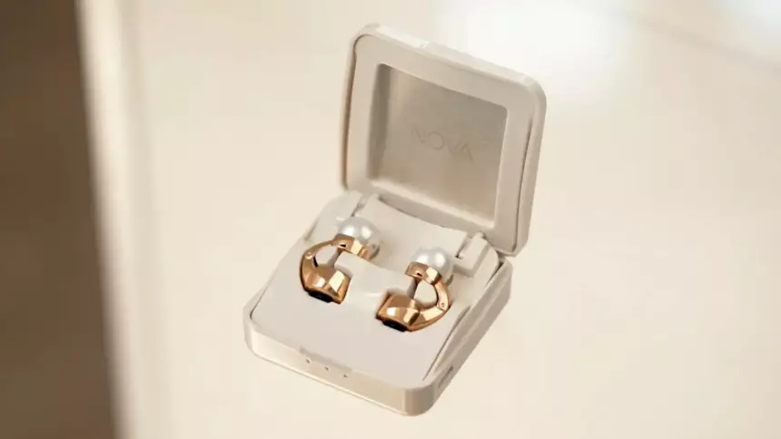 Представлены серьги-наушники: 8 марта не за горами
