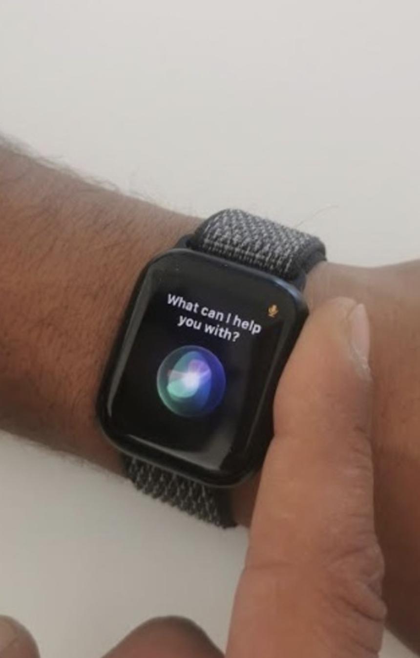 Спортсмен ошибся с кнопкой в часах Apple и вызвал полицию