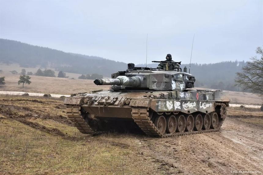 Leopard-2 A4 на полигоне в Польше