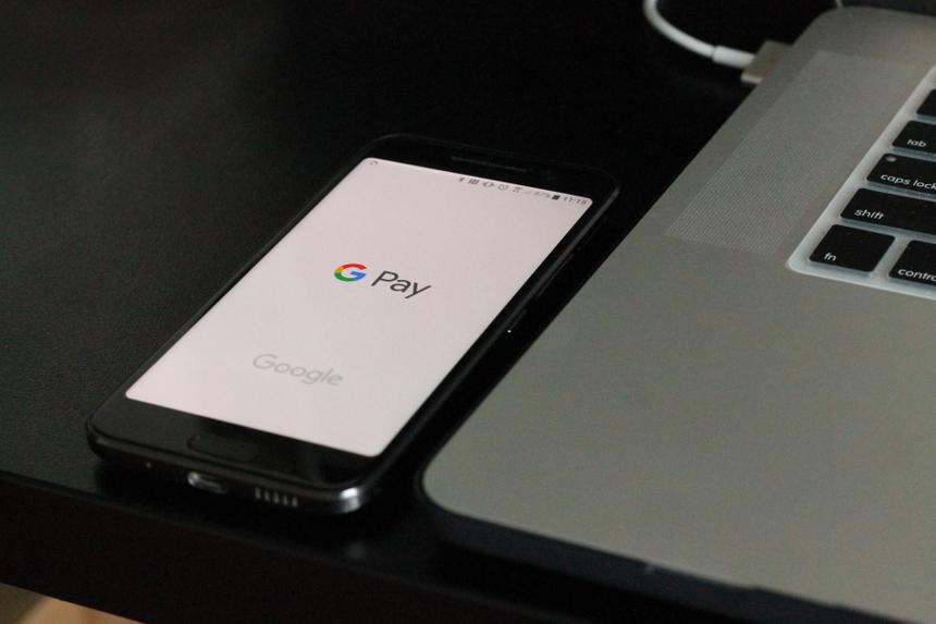 Из-за бага Google Pay начал отправлять пользователям деньги