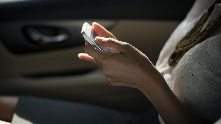 Хоть ИИ зови: в крупных ДТП в России обвинили экраны телефонов