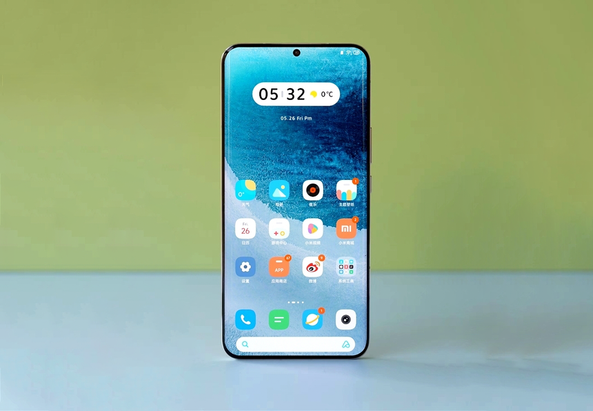 Наши молитвы услышаны: флагманский Xiaomi 14 Pro получит экран «почти без изгиба»