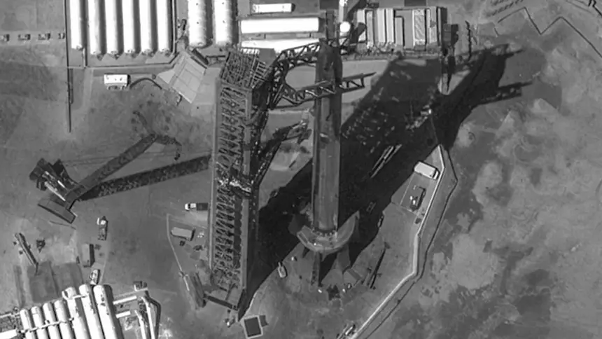Крупнейшую в мире ракету SpaceX Starship видно даже из космоса