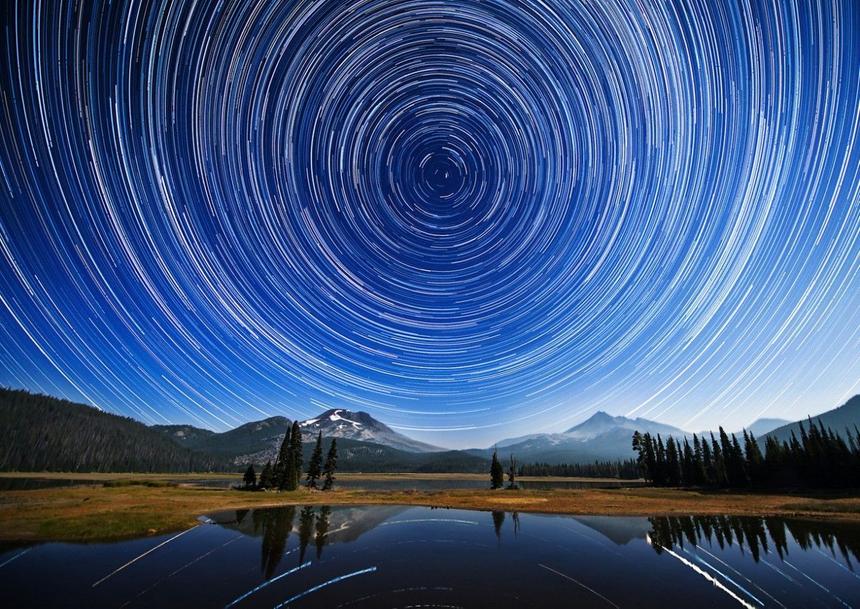 Такой эффект будет получаться при очень долгой выдержке