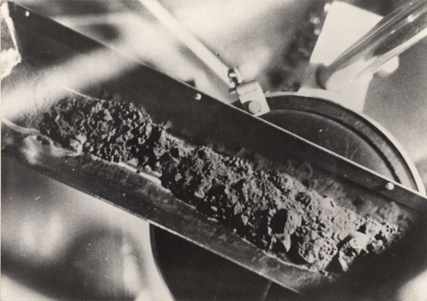 Реголит, добытый «Луной-16»