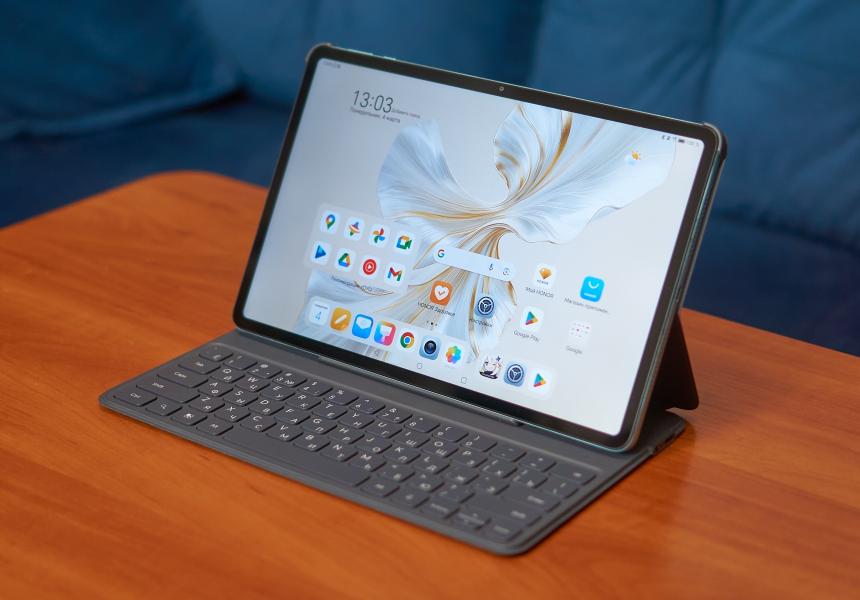 Не покупали планшеты, потому что на фоне смартфонов они не большие? А как вам такое?