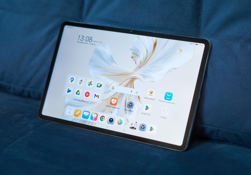 Не покупали планшеты, потому что на фоне смартфонов они не большие? А как вам такое?