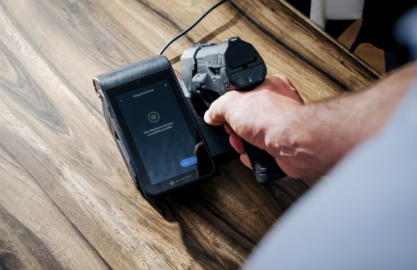 В США появился первый биометрический «умный» пистолет