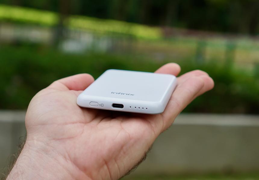 Фирменный пауэрбанк Magcharge с проводной и беспроводной зарядкой