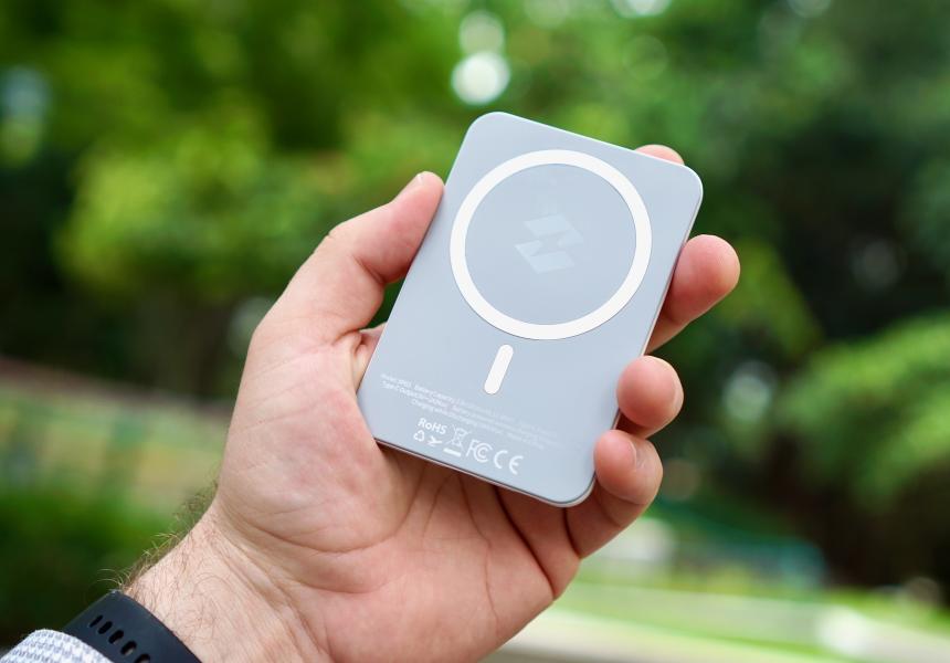 Фирменный пауэрбанк Magcharge с проводной и беспроводной зарядкой