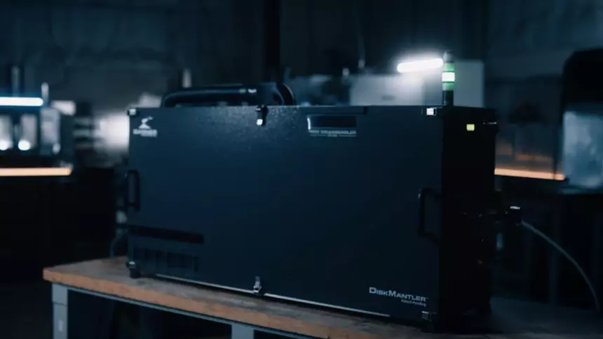 В продаже появился уничтожитель жестких дисков для параноиков и фанатов приватности