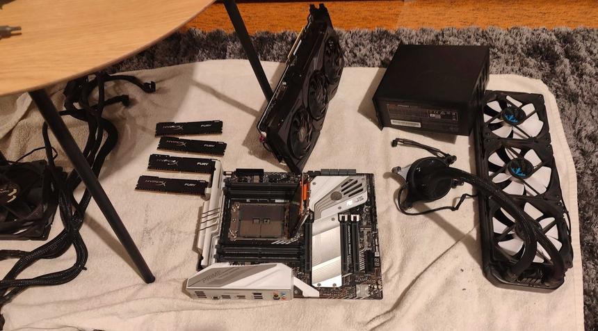 Счастливчик нашел компьютер на чипе Ryzen с 24 ядрами, 32 ГБ оперативы и RTX 2080 Ti в мусорке