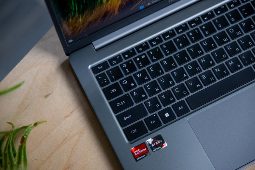 Клавиатура вроде и норм, но отсутствие доп.функций на стрелках бесит