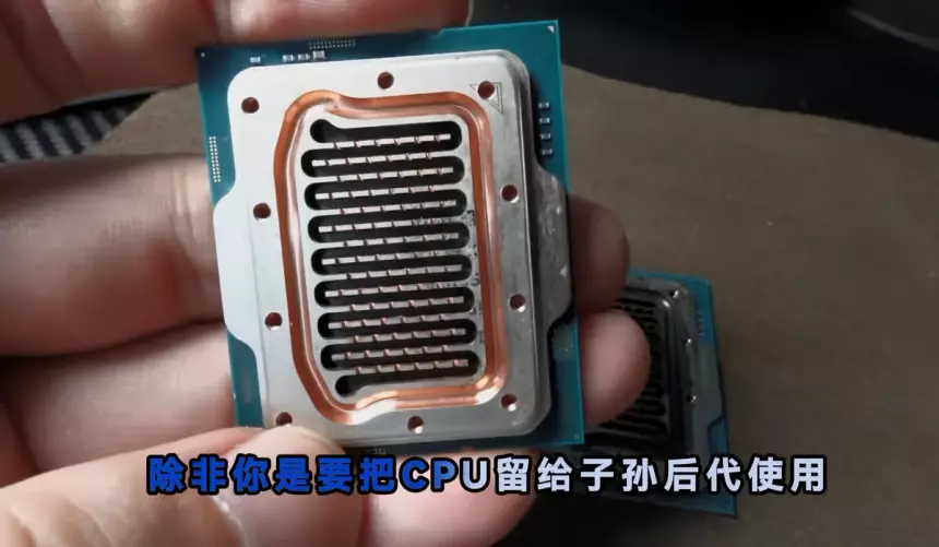 Корпус процессора Intel Core i9-14900KS превратили в... водоблок