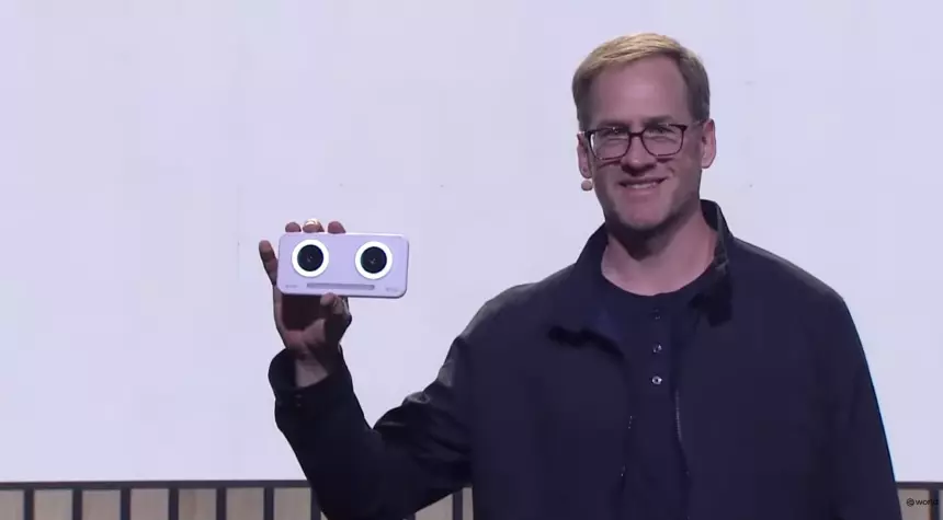 Стартап основателя OpenAI Сэма Альтмана представил «мобильник» для скана глаз