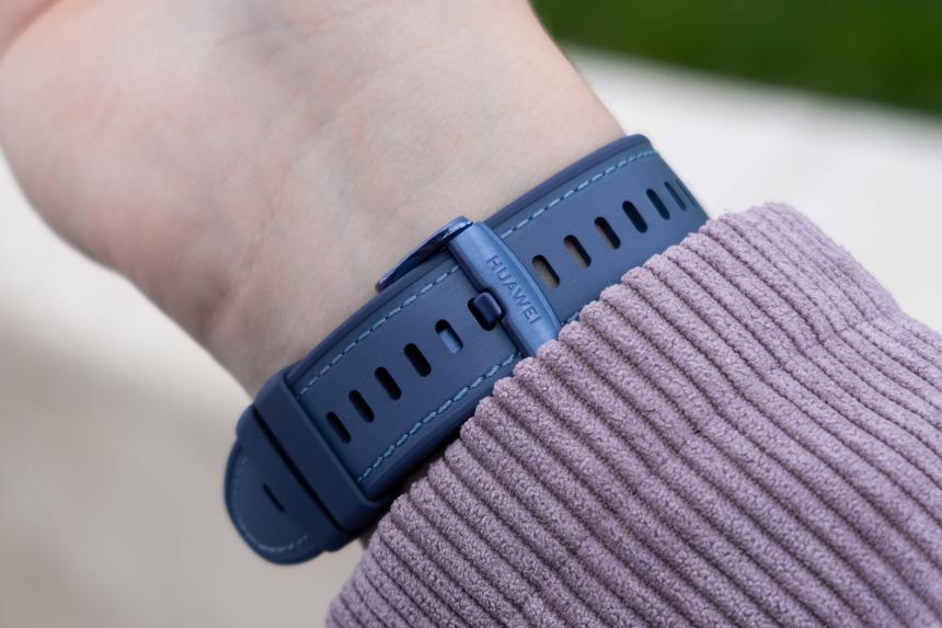 HUAWEI WATCH 5: самый яркий (для летних дней) экран и точнейший мониторинг здоровья с функцией X-TAP