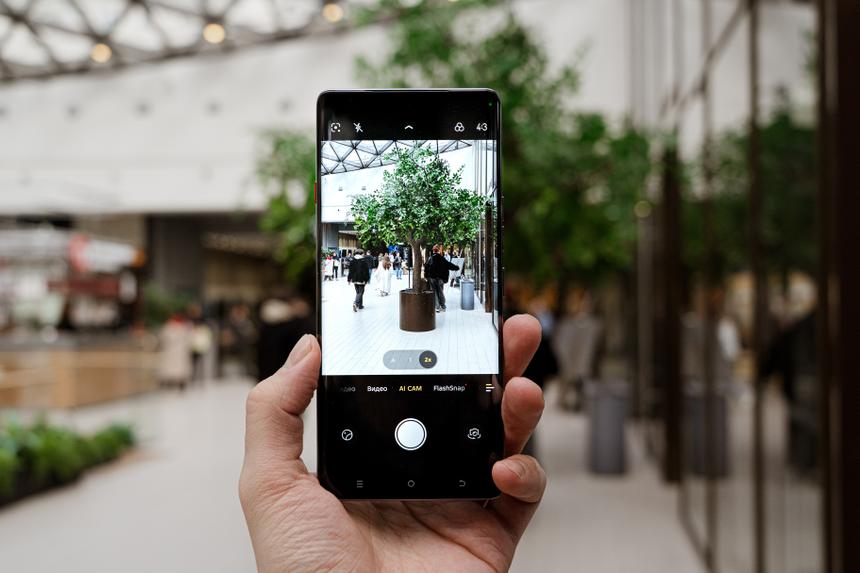 Надежный смартфон с хорошей камерой и многофункциональным ИИ по адекватной цене