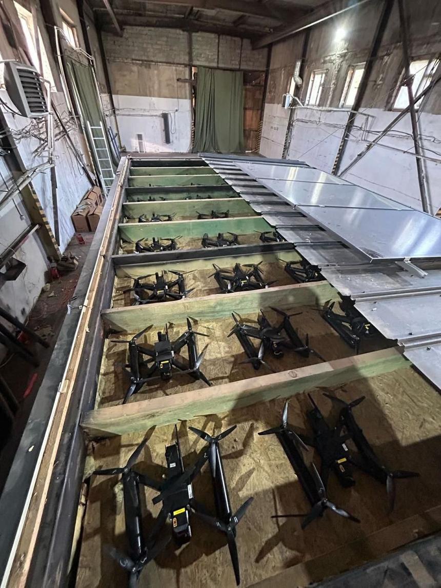 скрытые в контейнерах коптеры