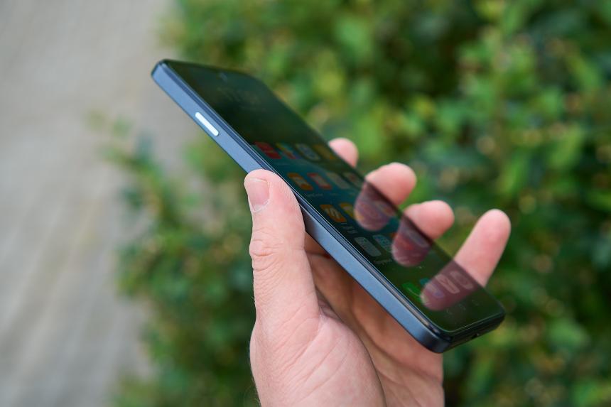 Недорогой супер-выносливый смартфон с быстрой зарядкой: HUAWEI nova Y73