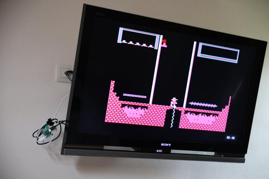 Польский инженер создал работающий миниатюрный клон 8-битного компьютера Atari