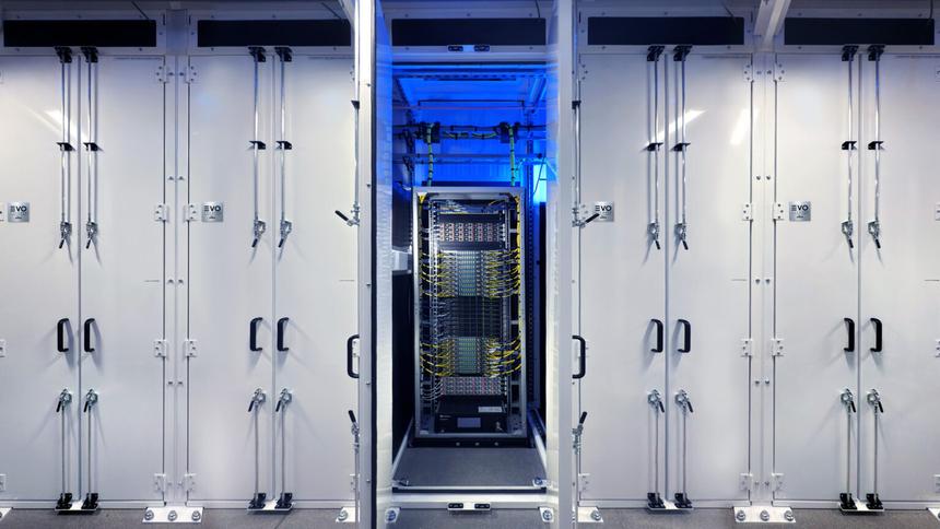 Dell и CoreWeave показали первую в мире стойку с ускорителем Nvidia GB300 NVL72