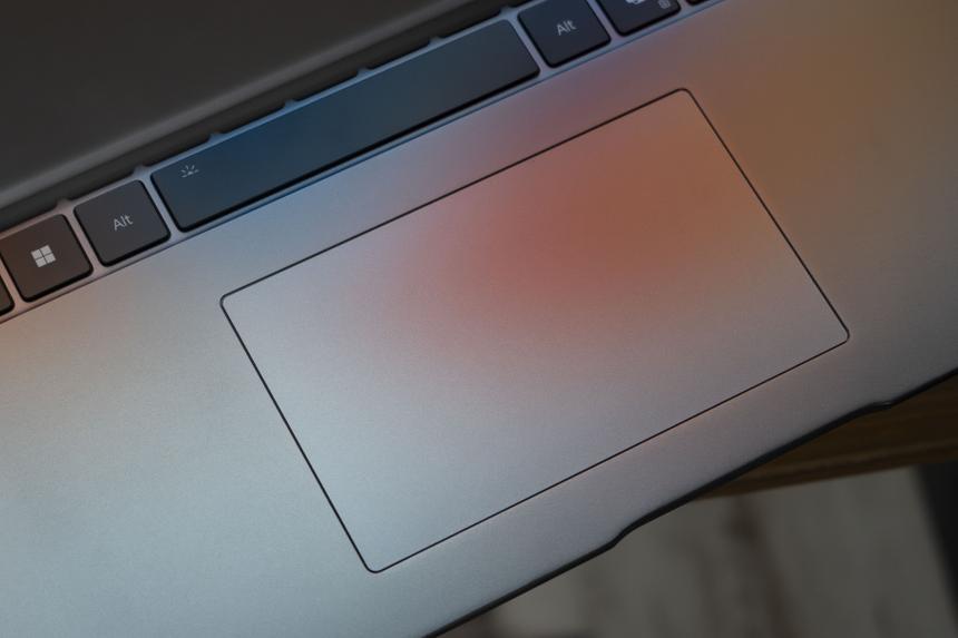 Тачпад удобный, жаловаться не на что