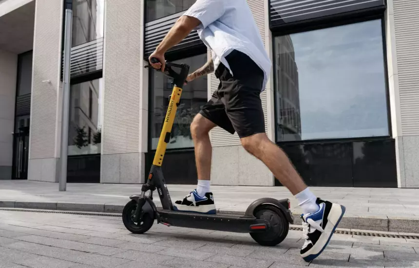 Whoosh запустил аренду самокатов по СМС в городах с плохим интернетом