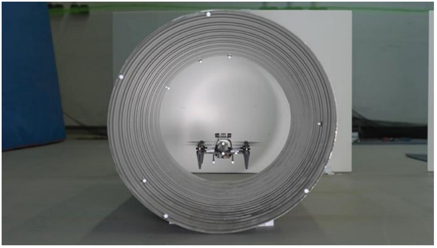 Во Франции дроны начали учить летать в узких вентиляционных трубах