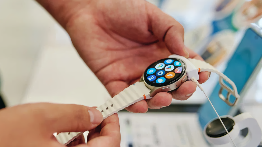 Умные часы HUAWEI превзошли Apple Watch по продажам в России