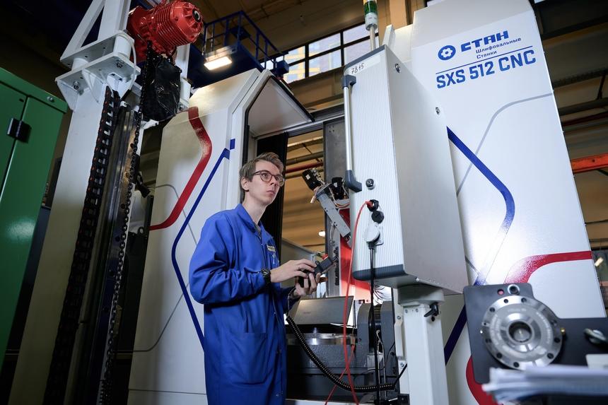 В России разработали первый отечественный шлифовальный станок для авиадвигателей