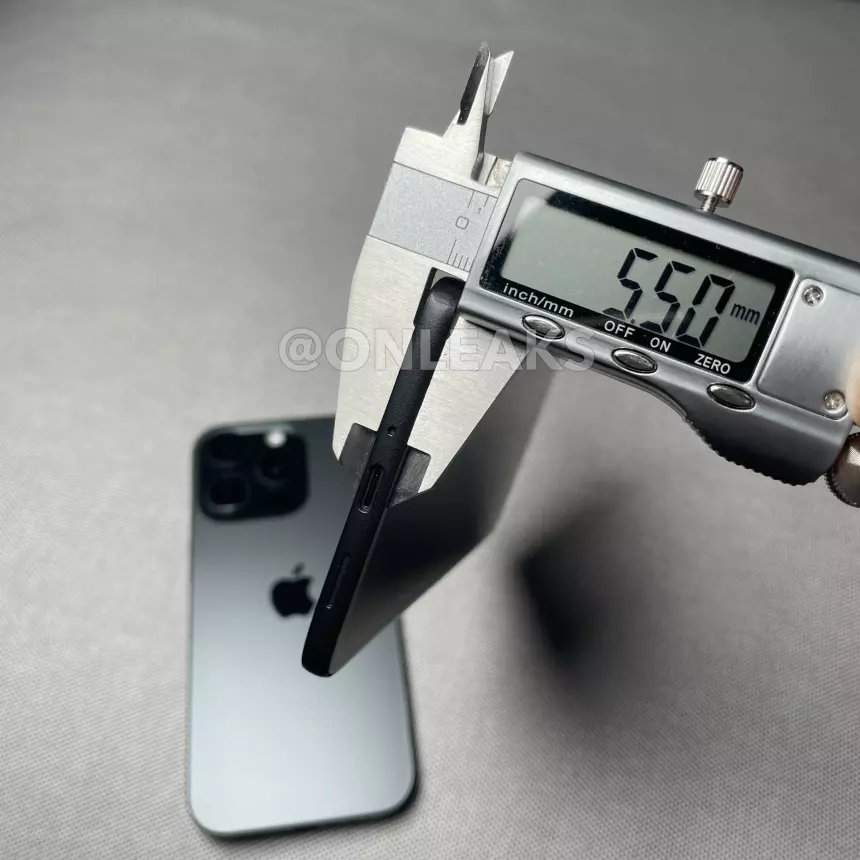 Инсайдер показал живые фото отменённого Galaxy S26 Edge: действительно тонкий