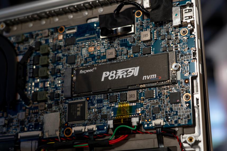 Лучший сверхлёгкий 14” ноутбук из недорогих