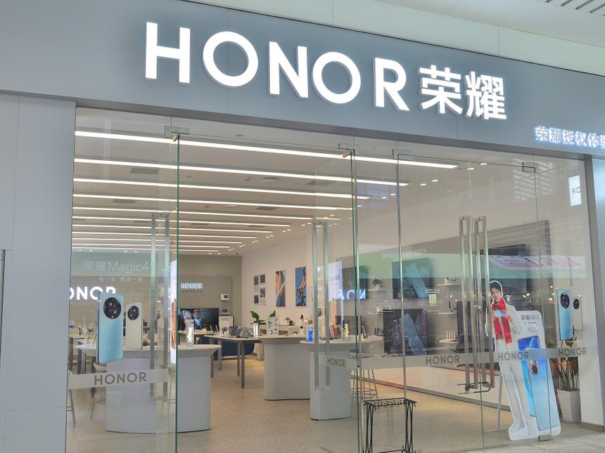 Honor покажет своего первого человекоподобного робота на выставке MWC