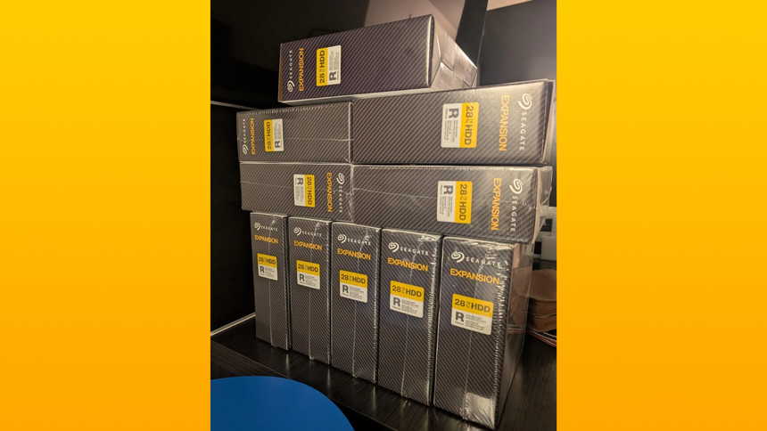 Билеты туда-обратно, отель: британец полетел в США за жёсткими дисками и сэкономил