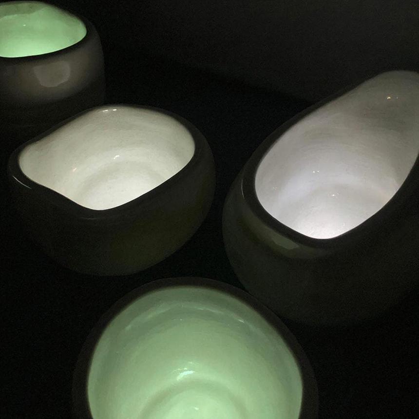 Найден дешёвый способ получать светящуюся керамику меньше чем за минуту