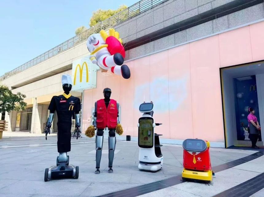 Роботы-гуманоиды вышли на работу в китайский McDonald’s